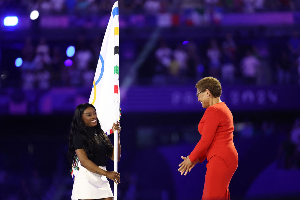 Simone Biles Proudly Carries The Olympic Flag During Paris Closing Ceremony