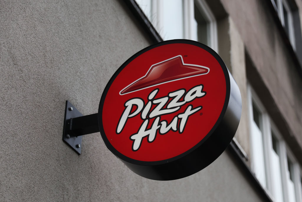 Pizza Hut Debuts Tomato-Based “Pizza Wine” for the Holidays