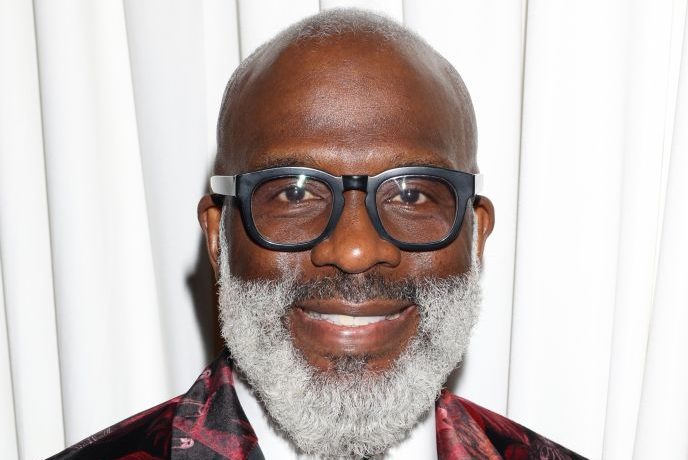 Mirror Running Glove: BeBe Winans Adds Inventor to His Resume