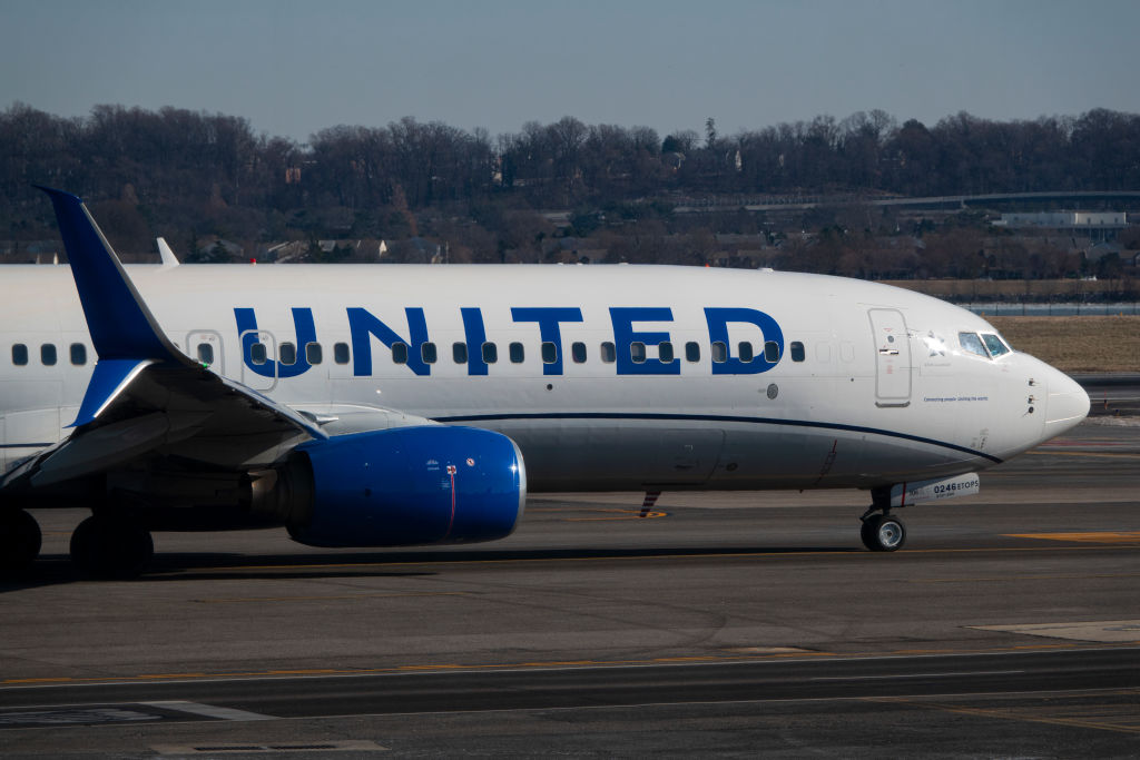 [VIDEO] United Airlines Plane Catches Fire at Houston’s Bush Airport