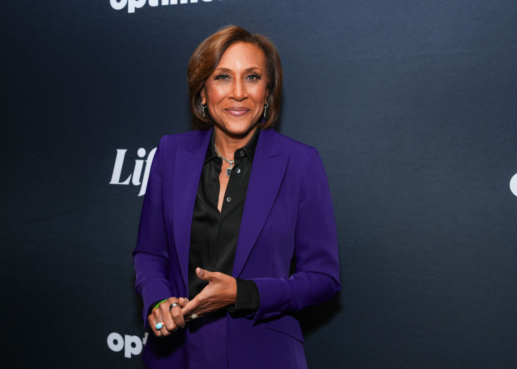 Watch Robin Roberts Snap Her Fan To ‘Boots On The Ground’ In Celebration Of Black Culture